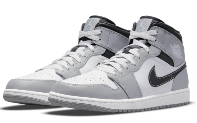 Air Jordan 1 Mid 'Light Smoke Grey' Sneaker – 554724-078
